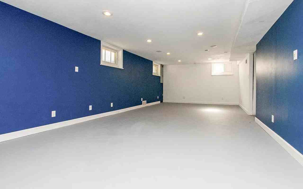 330 N Franklin Ave - Photo 7 of 8