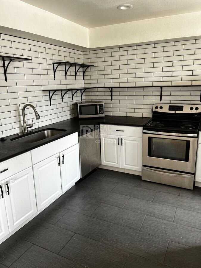 322 21st Ave #A - Photo 5 of 10