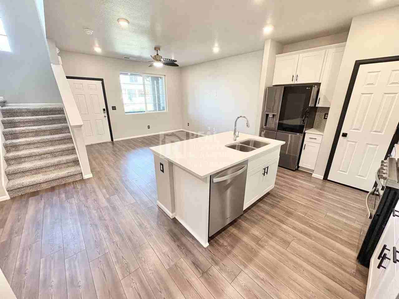 6088 N Lisbon St - Photo 6 of 19