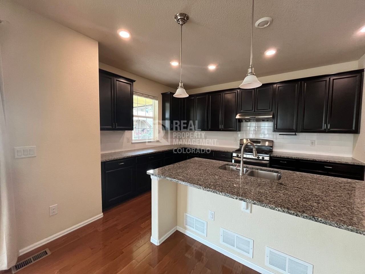 787 Sundance Ln - Photo 5 of 31