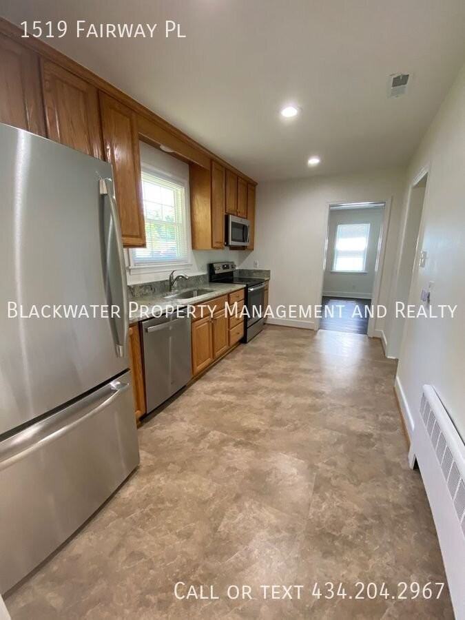 1519 Fairway Pl - Photo 2 of 16