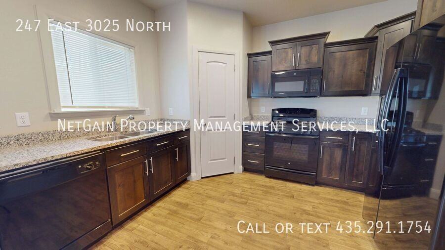 247 E 3025 N - Photo 5 of 16