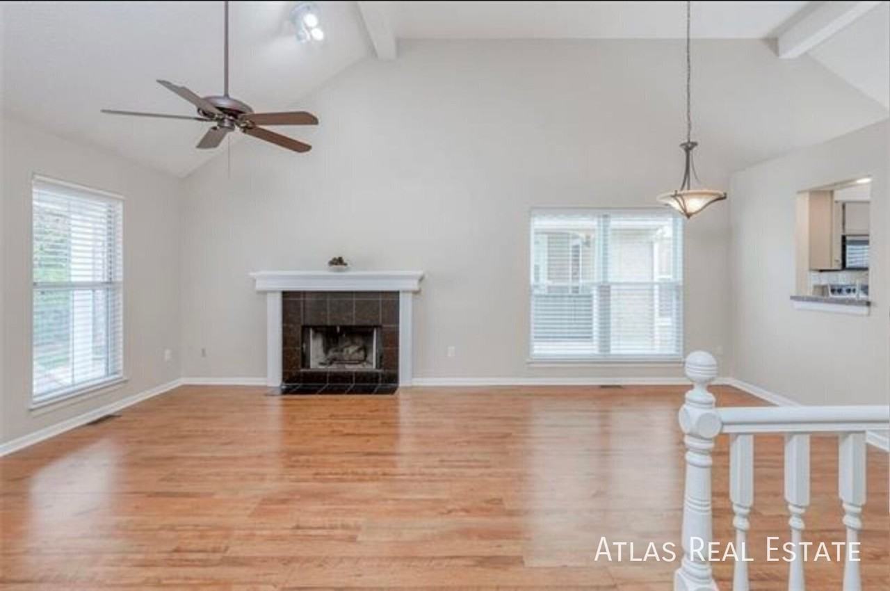 9241 Loiret Blvd - Photo 3 of 14
