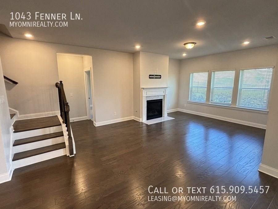 1043 Fenner Ln - Photo 2 of 39