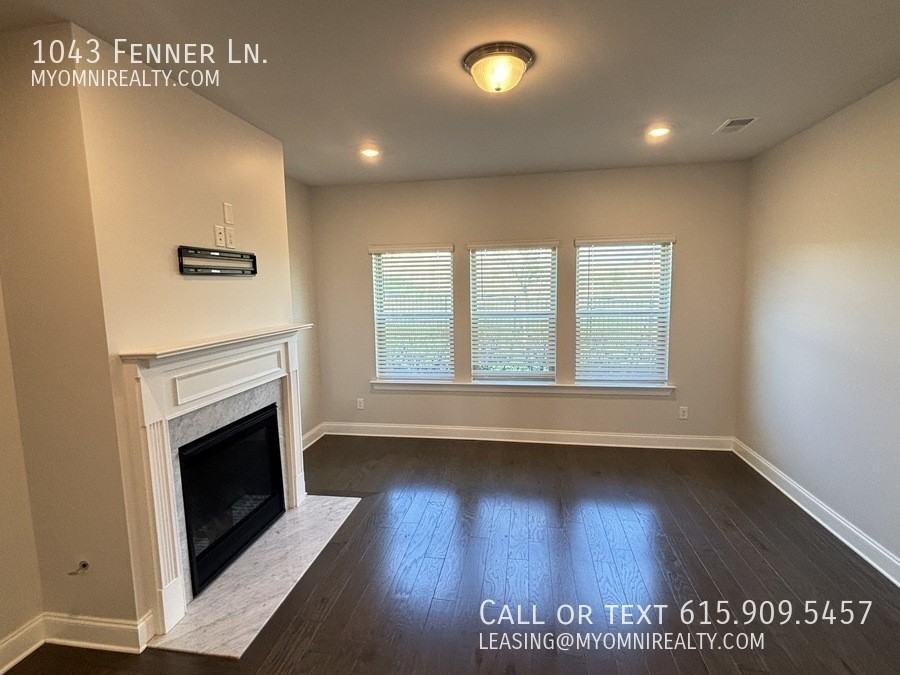 1043 Fenner Ln - Photo 3 of 39