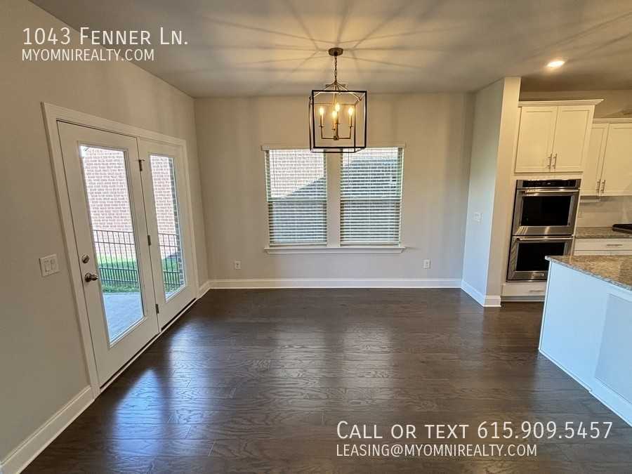 1043 Fenner Ln - Photo 5 of 39