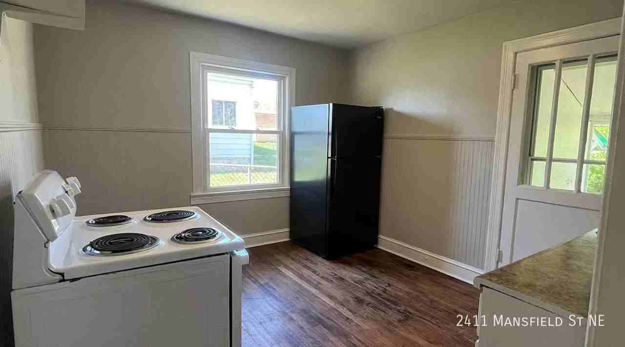 2411 Mansfield St Ne - Photo 6 of 9