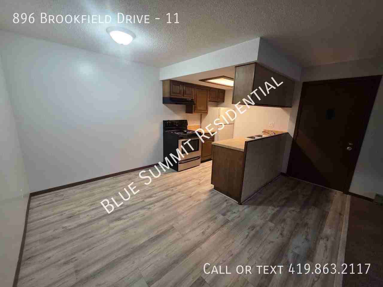 896 Brookfield Dr #11 - Photo 4 of 12