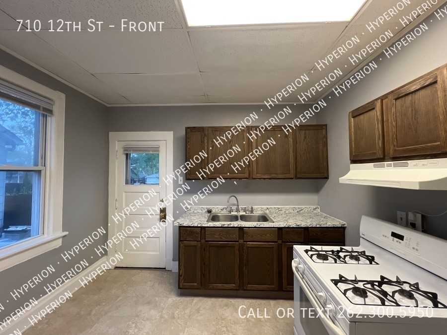 710 12th St - Photo 4 of 16