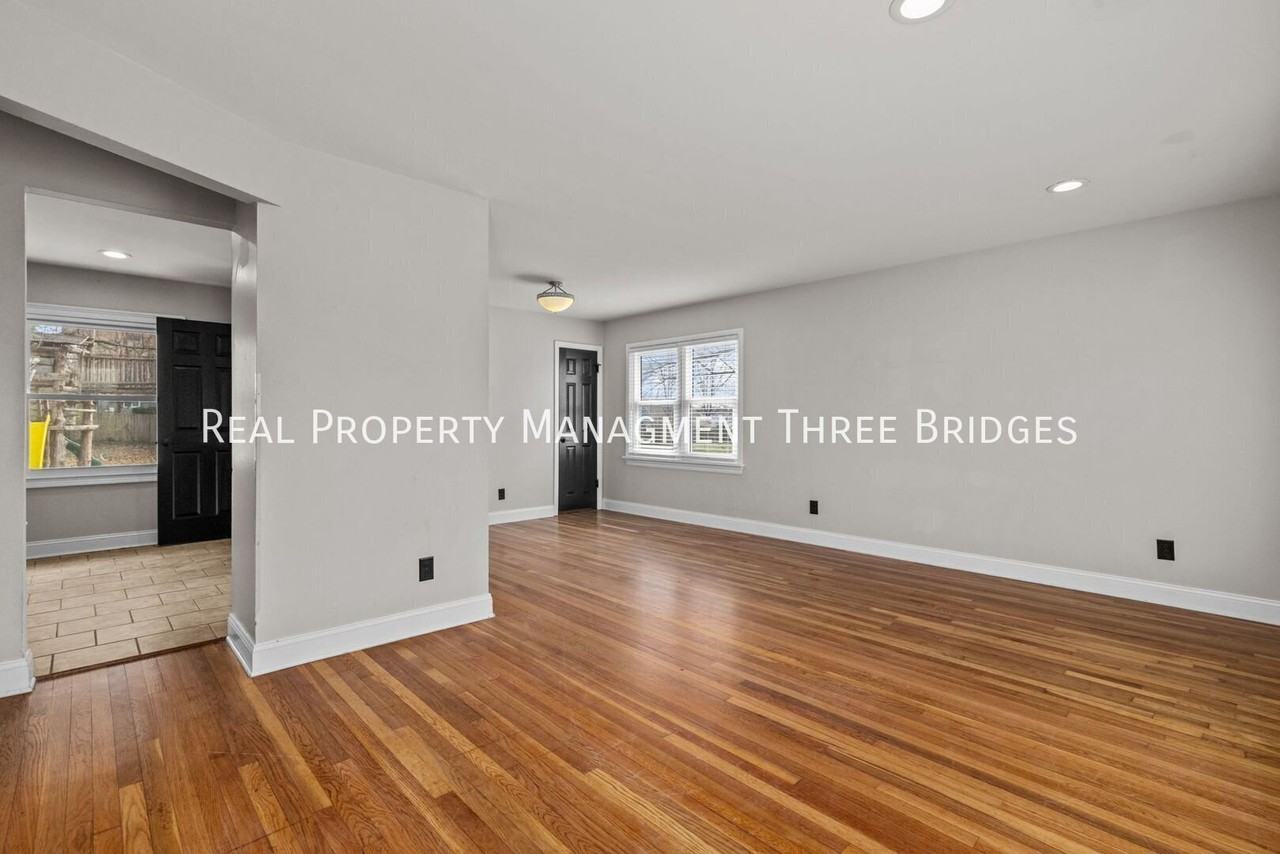 110 Birchwood Dr - Photo 3 of 28