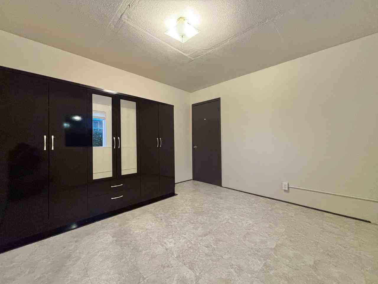 2406 E Empire Ave #B - Photo 4 of 11