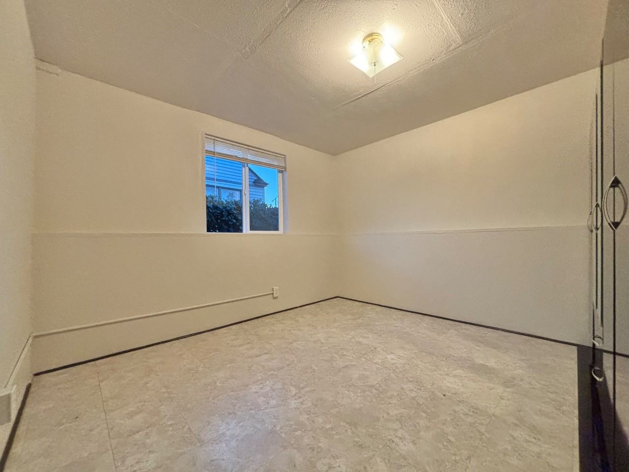 2406 E Empire Ave #B - Photo 5 of 11