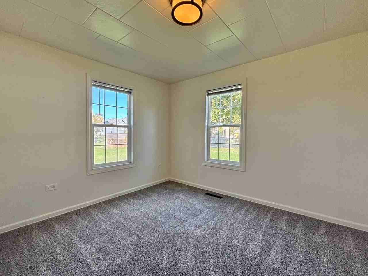 5203 N Evergreen Rd - Photo 6 of 15