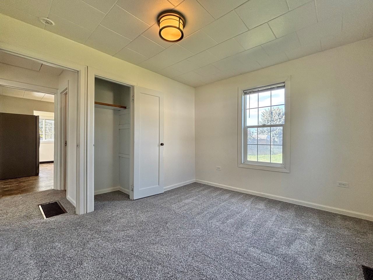 5203 N Evergreen Rd - Photo 7 of 15
