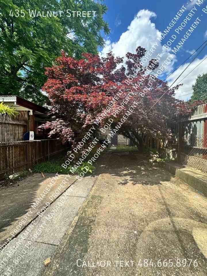 435 Walnut St - Photo 2 of 16