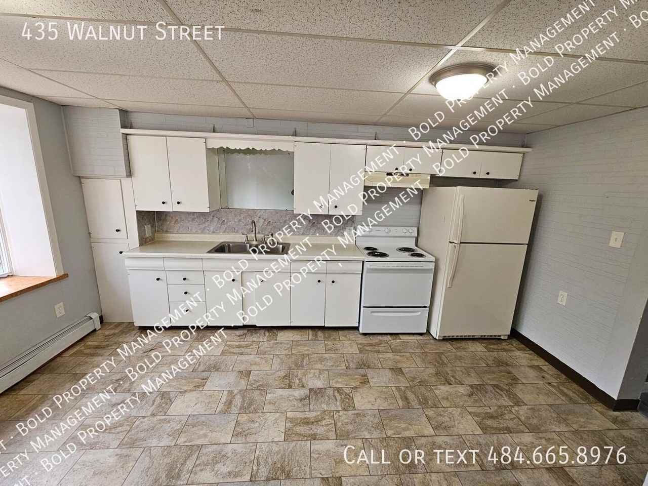435 Walnut St - Photo 3 of 16