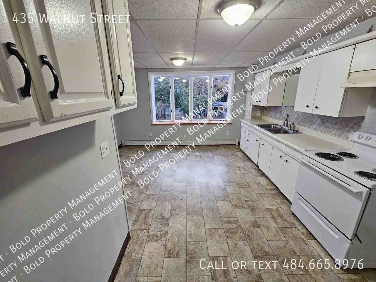 435 Walnut St - Photo 4 of 16