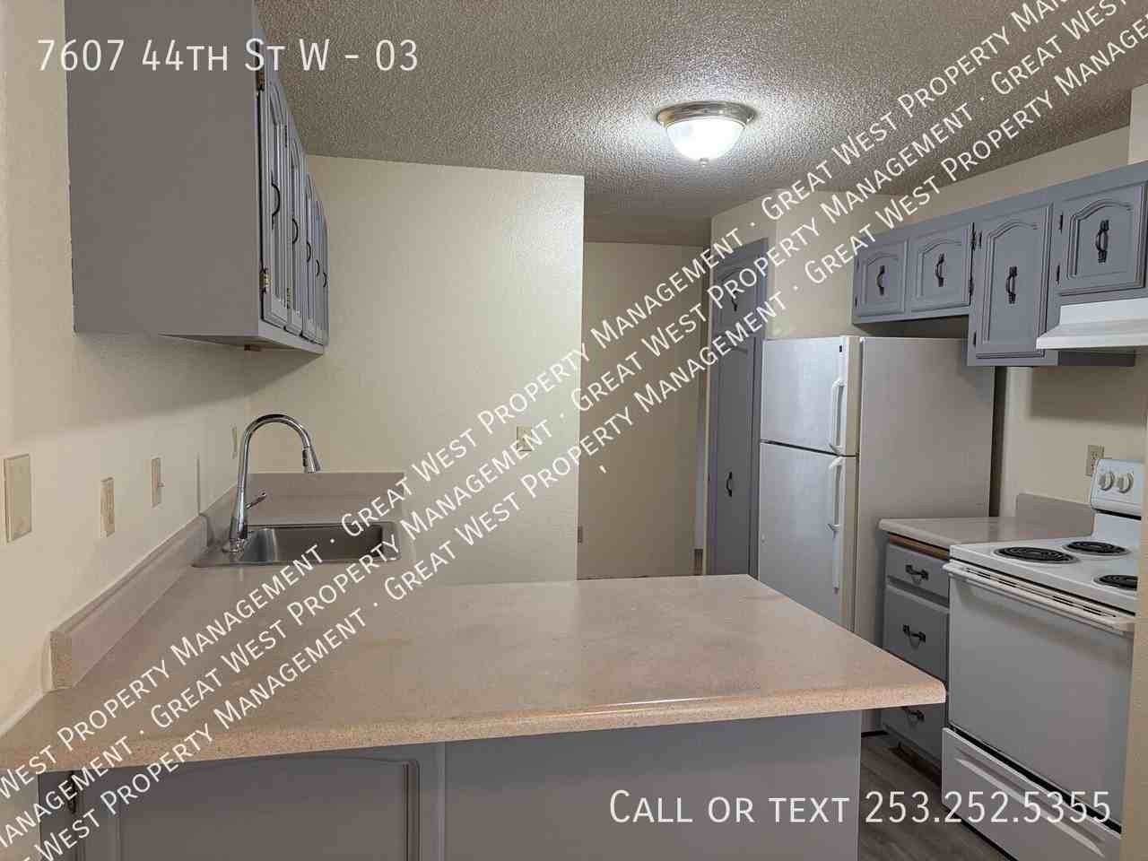 7607 44th St W #03 - Photo 5 of 20