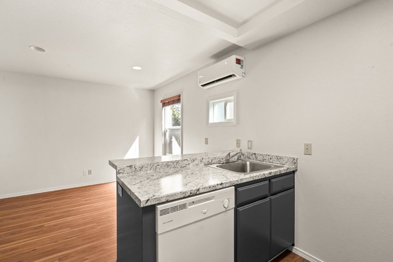 1114 Reddy Ave - Photo 4 of 17