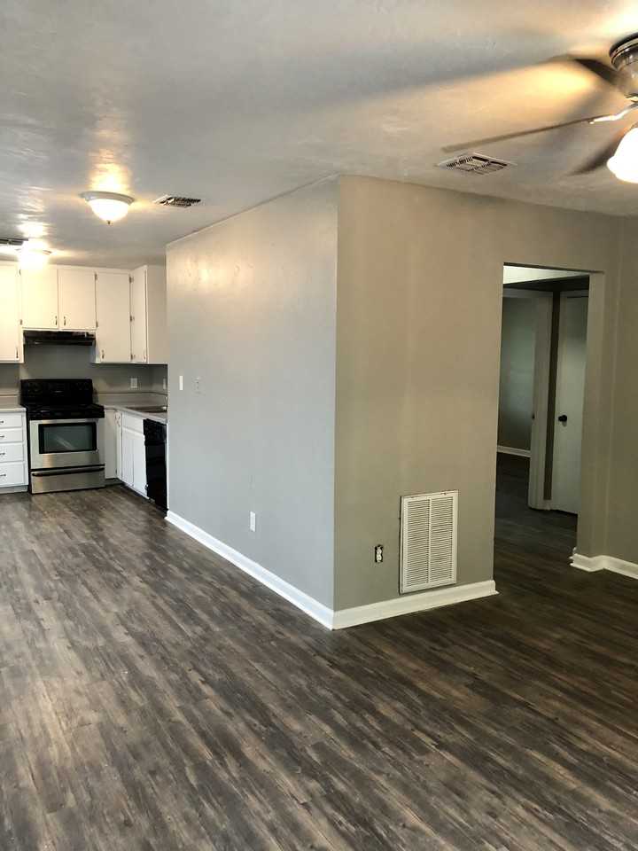 306 White Dr #D4 - Photo 4 of 11