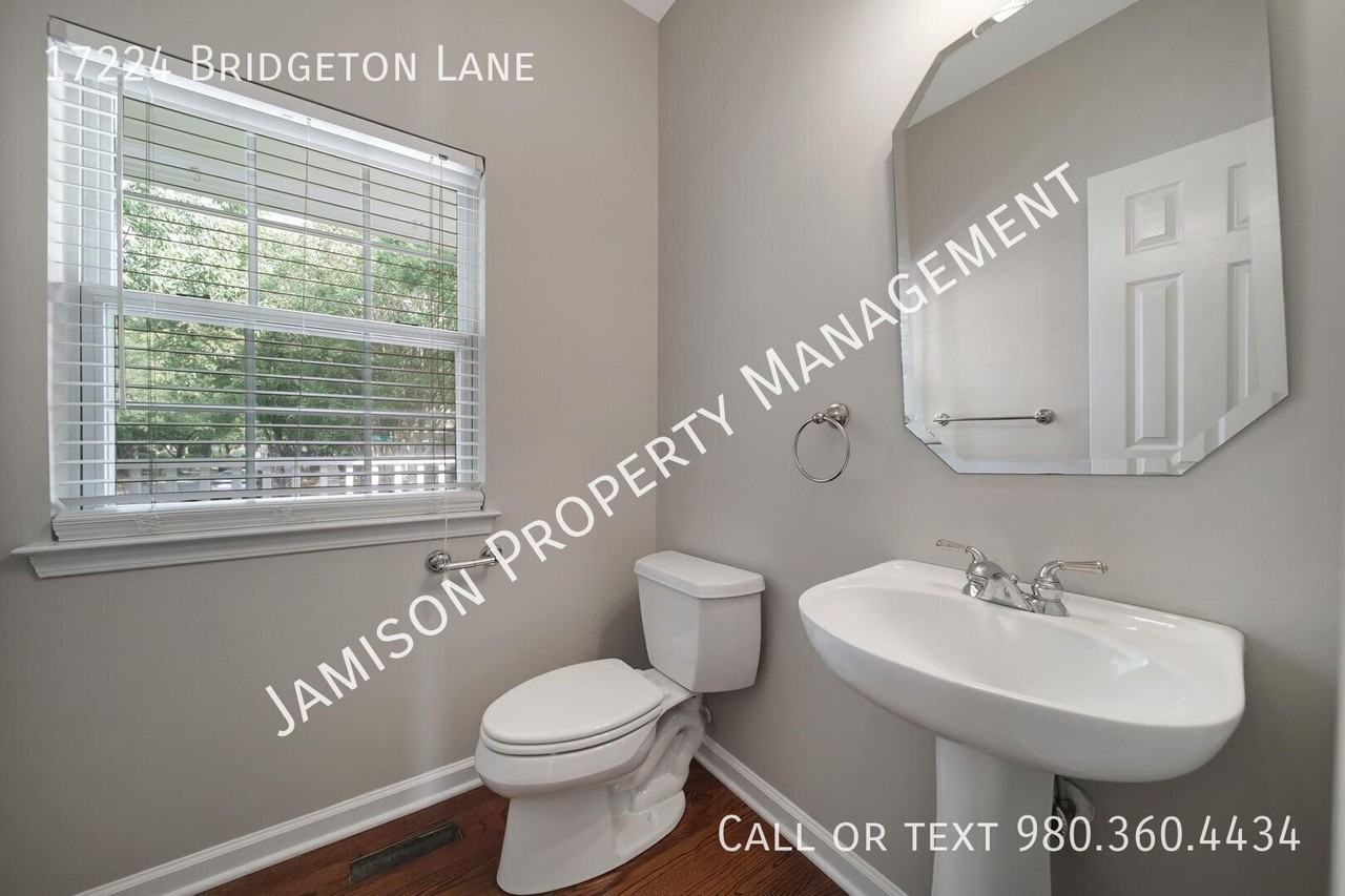 17224 Bridgeton Ln - Photo 3 of 32