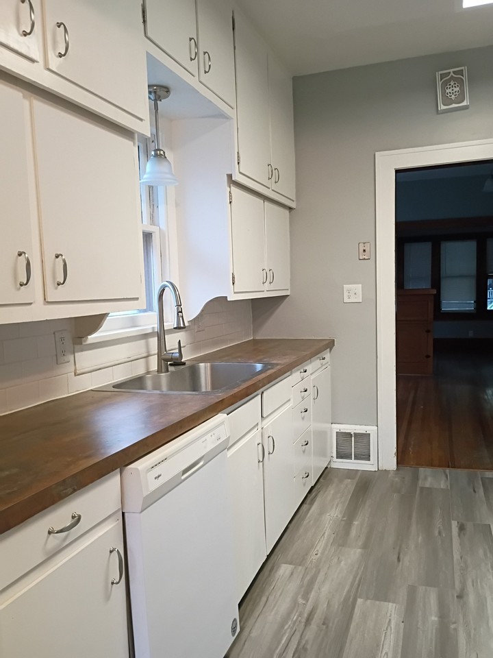 332 S Erie St - Photo 2 of 16