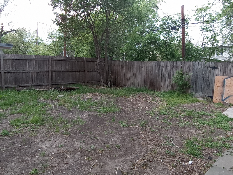 2227 W Woodlawn Ave - Photo 4 of 14