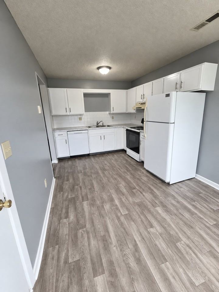 848 Gordon Smith Blvd - Photo 2 of 6