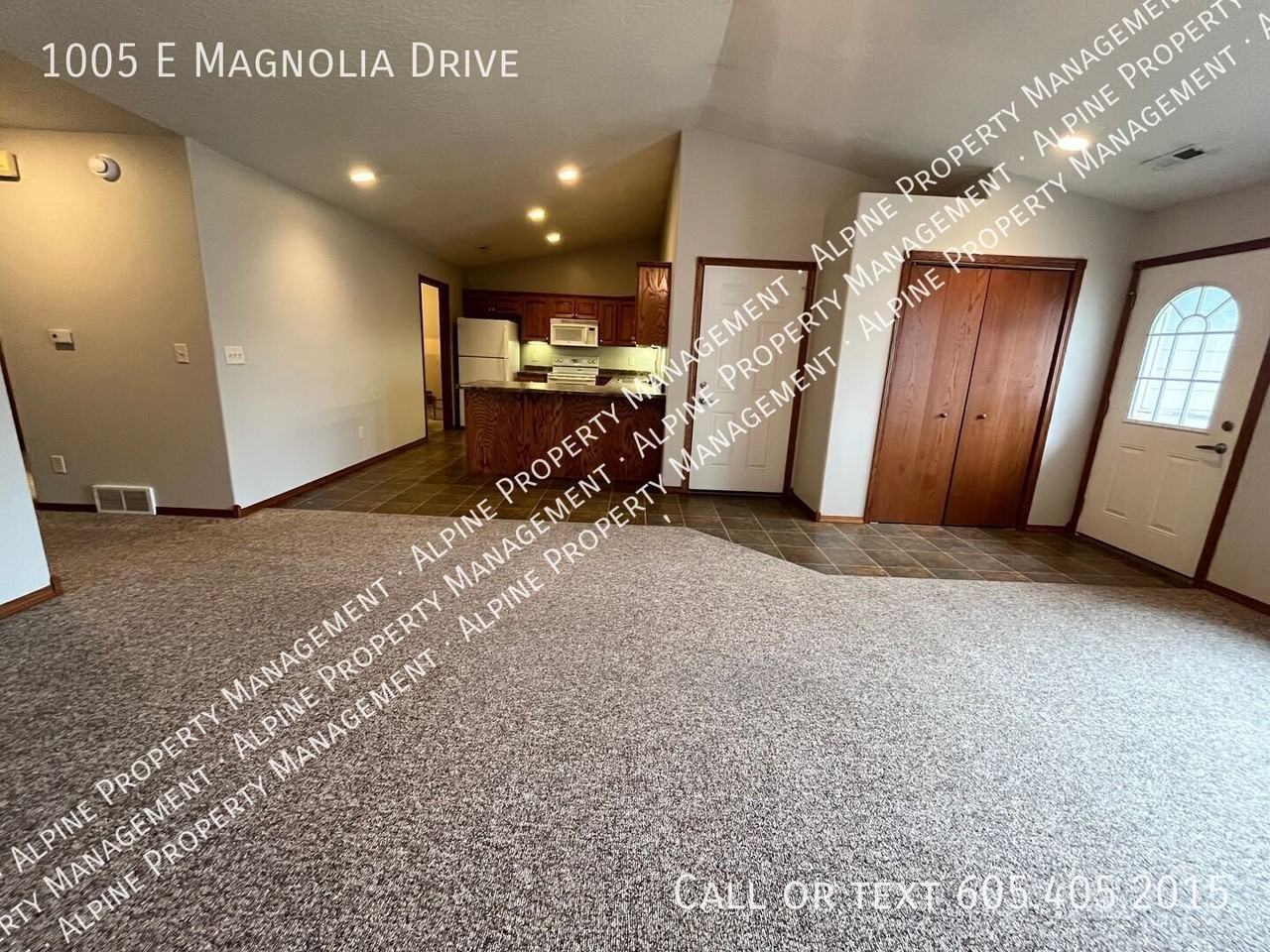 1005 E Magnolia Dr - Photo 3 of 26
