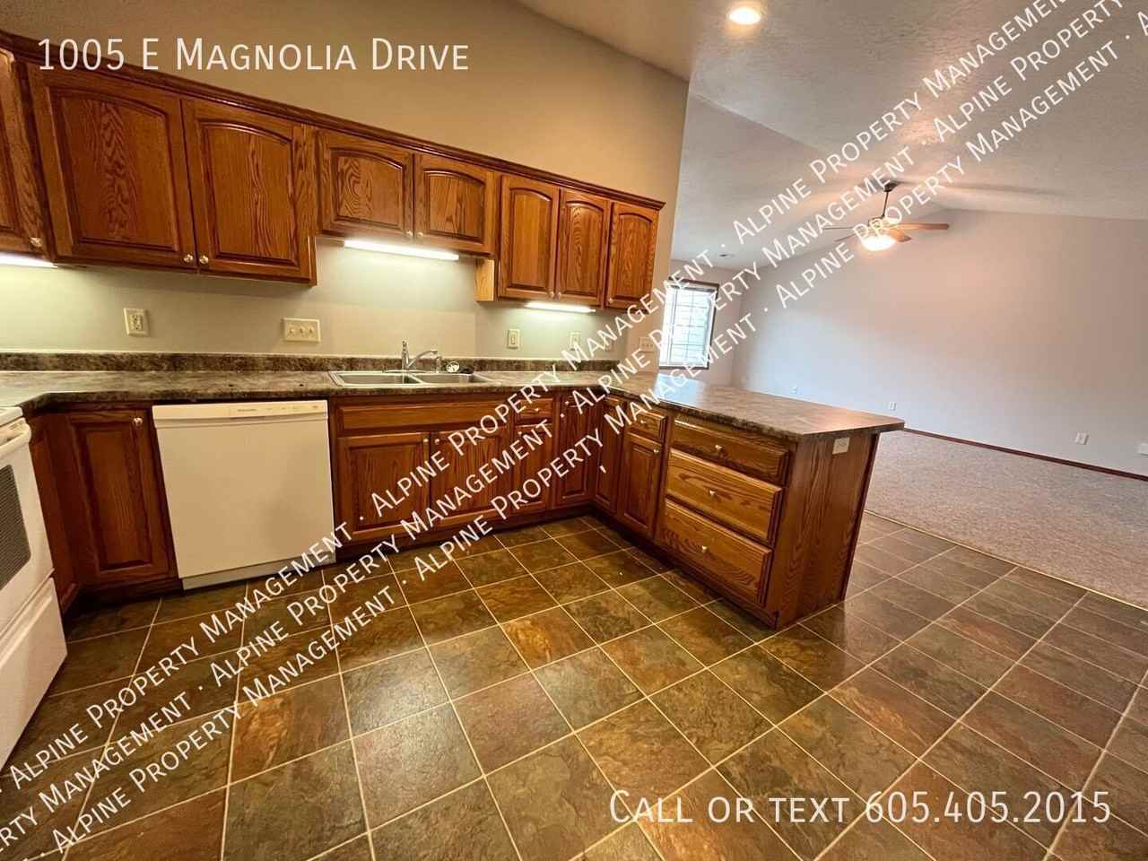 1005 E Magnolia Dr - Photo 7 of 26