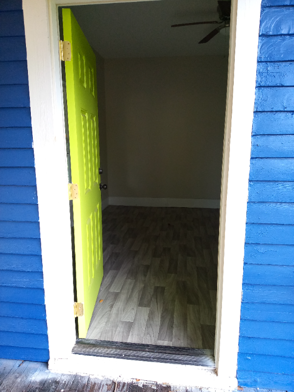 311 S Pierce St #B - Photo 2 of 8