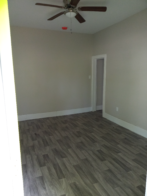 311 S Pierce St #B - Photo 3 of 8