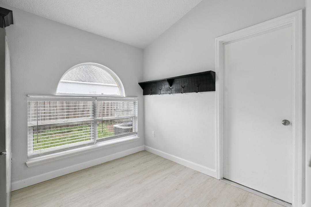 14426 Lake Price Dr - Photo 3 of 12