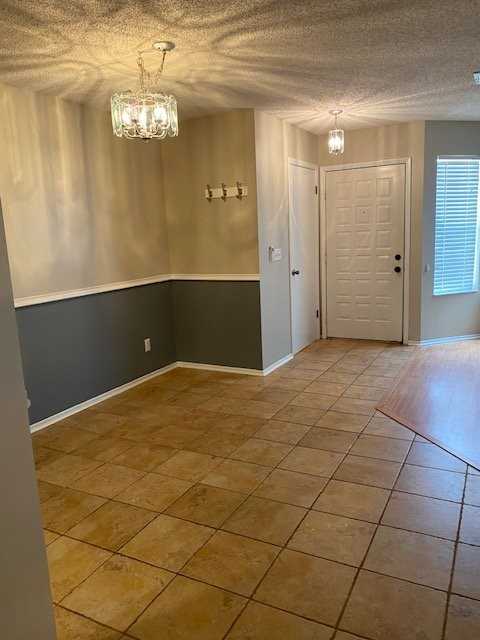 2542 Lancaster Ct - Photo 4 of 8
