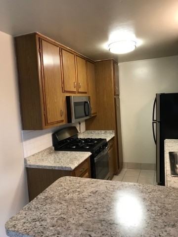 MCHENRY VISTA APARTMENTS - Photo 6 of 24