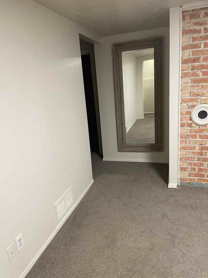 658 E Locust St - Photo 3 of 17