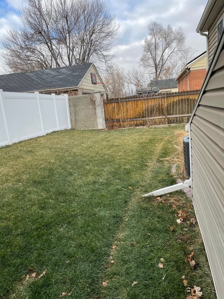 658 E Locust St - Photo 6 of 17