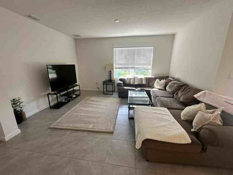 1468 Schumann Dr - Photo 7 of 15