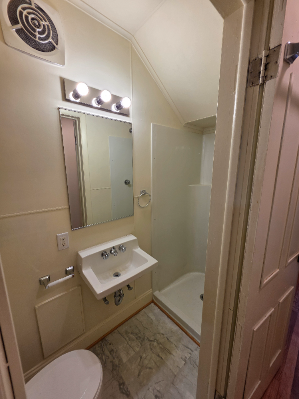 11 Penn St #A - Photo 7 of 10