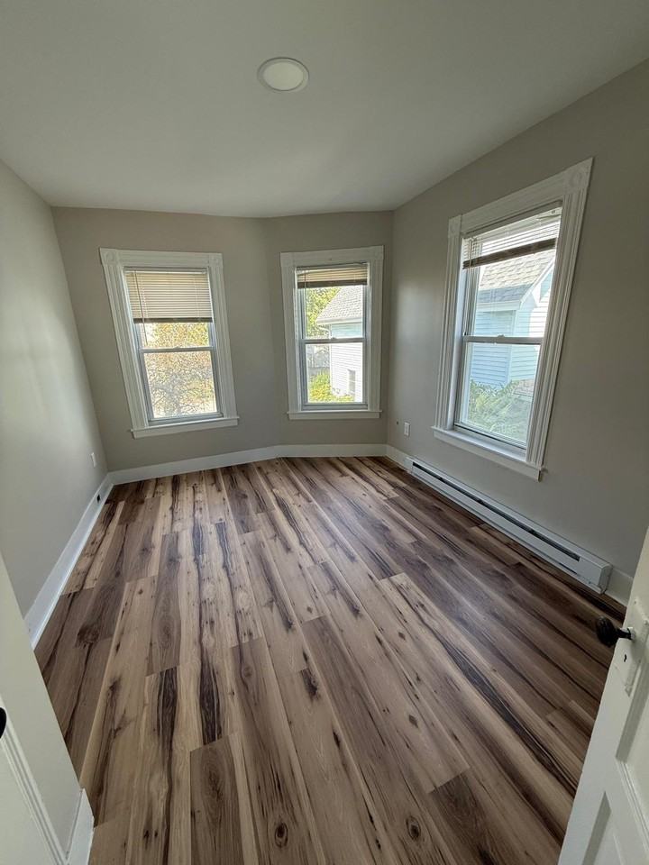 219 Laurel St #2E - Photo 5 of 10