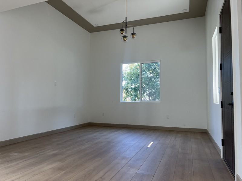 913 Wildrose Ave - Photo 3 of 13