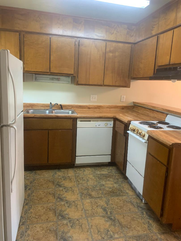 1725 Marion Ave - Photo 3 of 5