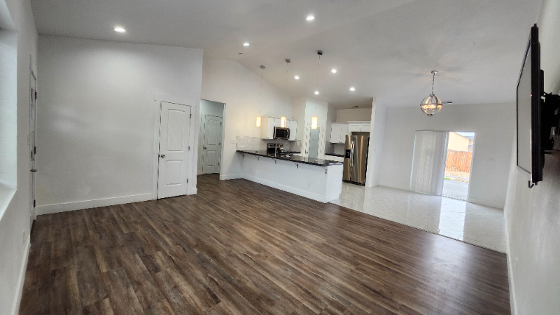 7618 Mcbeth Ln Ne - Photo 4 of 19