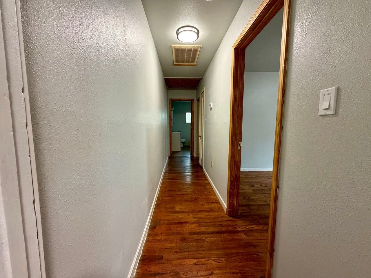 1016 W 21st St #B - Photo 5 of 9