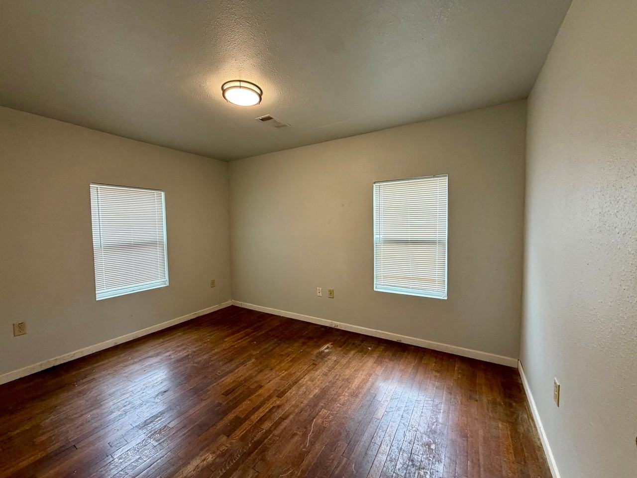 1016 W 21st St #B - Photo 7 of 9