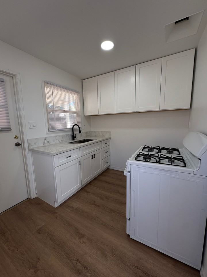 737 Vernon Dr - Photo 2 of 7