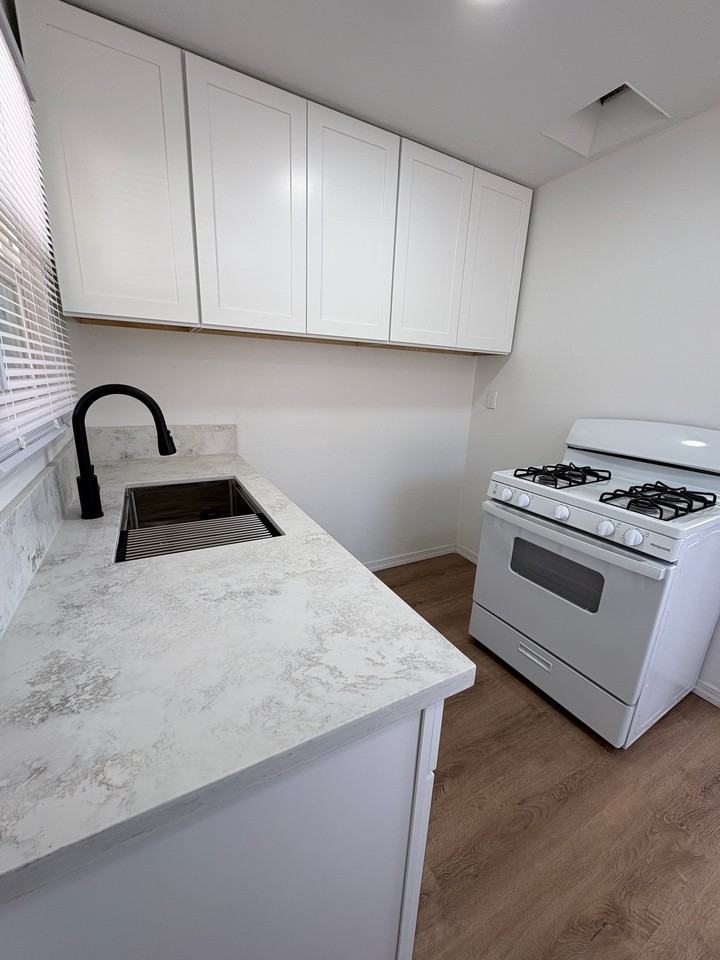 737 Vernon Dr - Photo 3 of 7