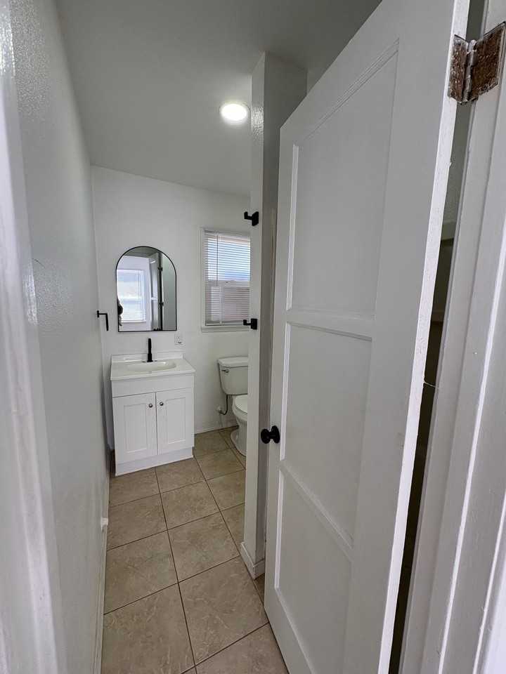 737 Vernon Dr - Photo 4 of 7
