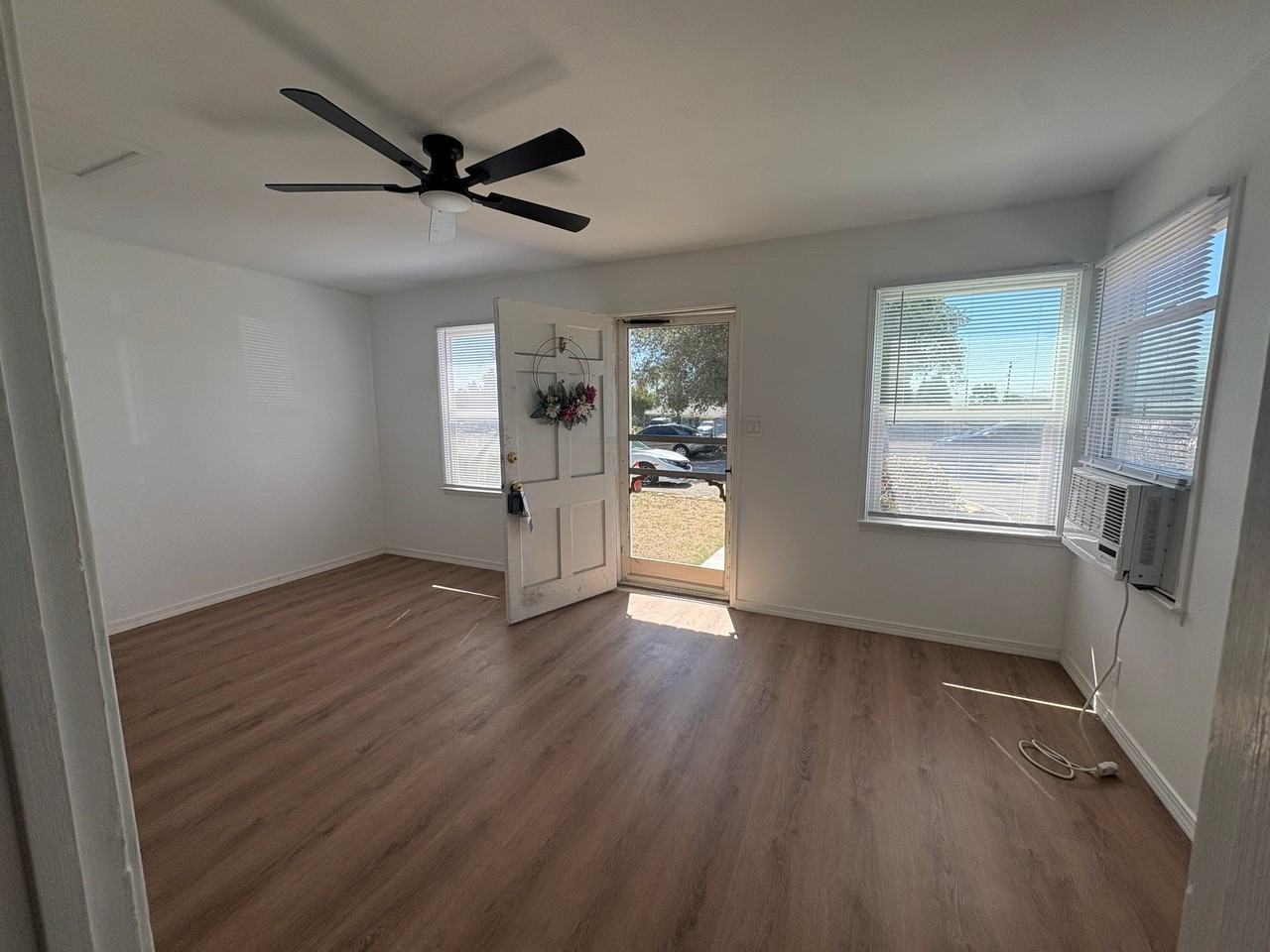 737 Vernon Dr - Photo 5 of 7