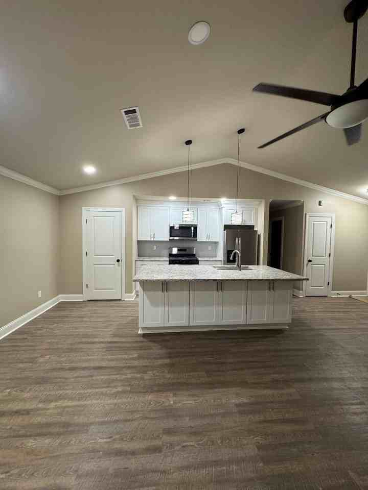 4909 Bayside Ct - Photo 2 of 21